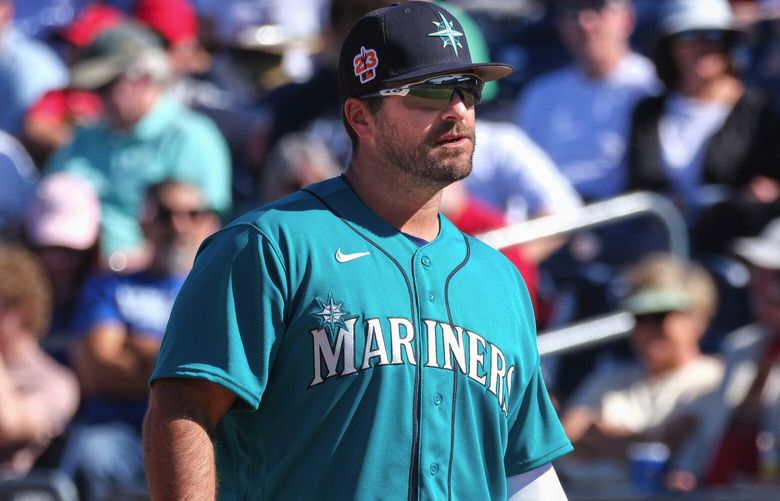 Mike Ford plays at first for Seattle. 223107