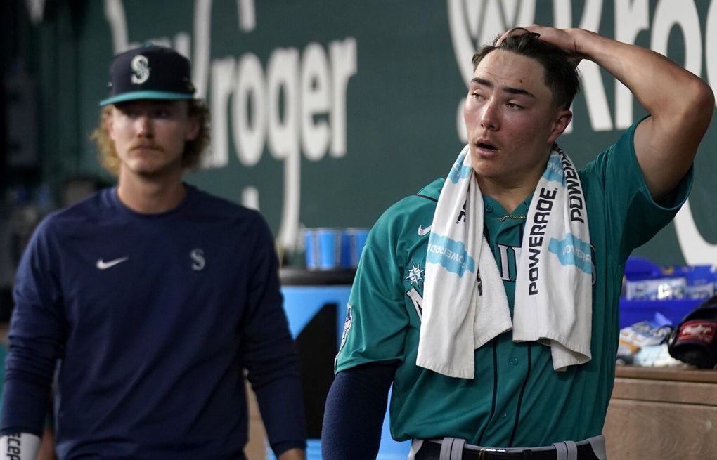 With another loss, playoffs seem further away for Mariners