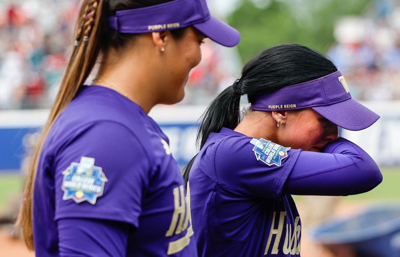 The disappointment is evident on the faces of the Huskies who lost Sunday’s elimination game to Pac-12 rival Stanford 1-0. 224085