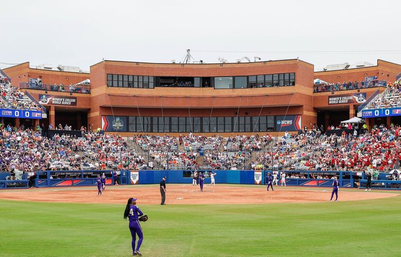 The 7th-seeded Washington Huskies played the 9th-seeded Stanford Cardinal in Women’s College World Series Softball Sunday, June 4, 2023 at USA Hall of Fame Stadium, in Oklahoma City. 224085