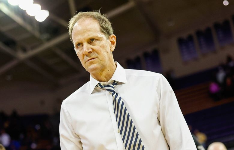 Mike Hopkins Huskies got an 86-69 win over conference rival Stanford Thursday night. 222764