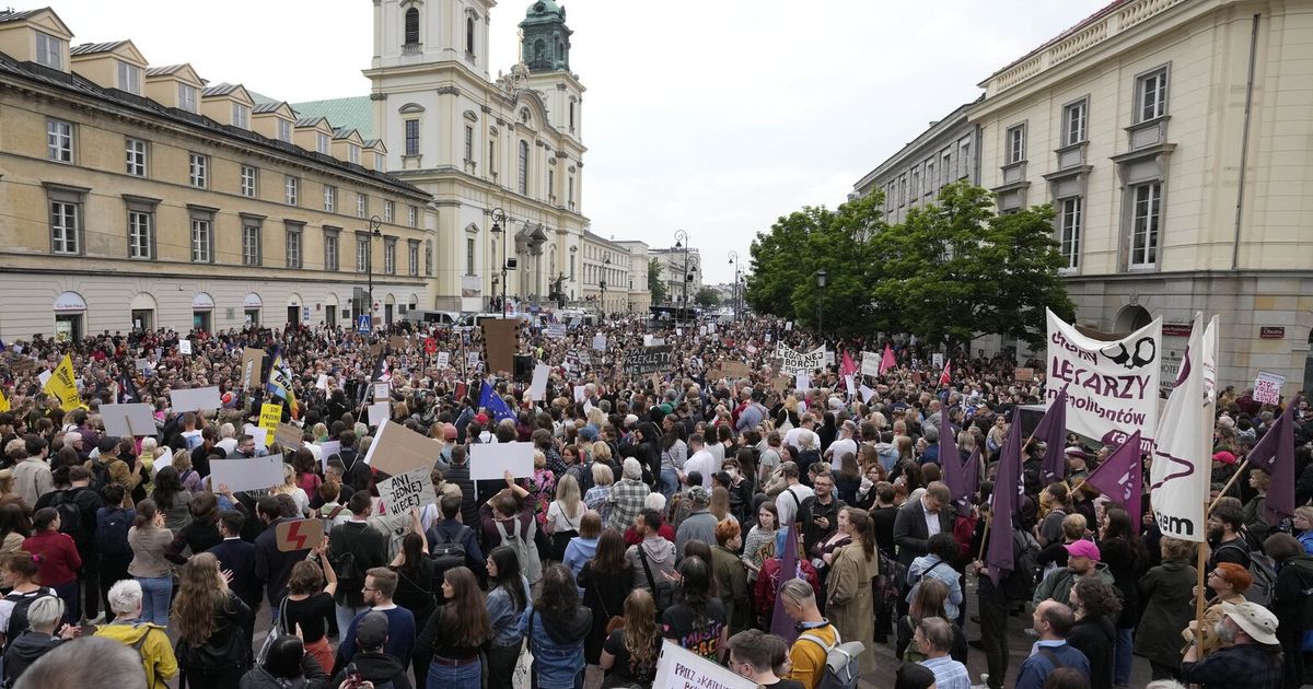 All pregnant women are in danger': protests in Poland after expectant  mother dies in hospital, Global development