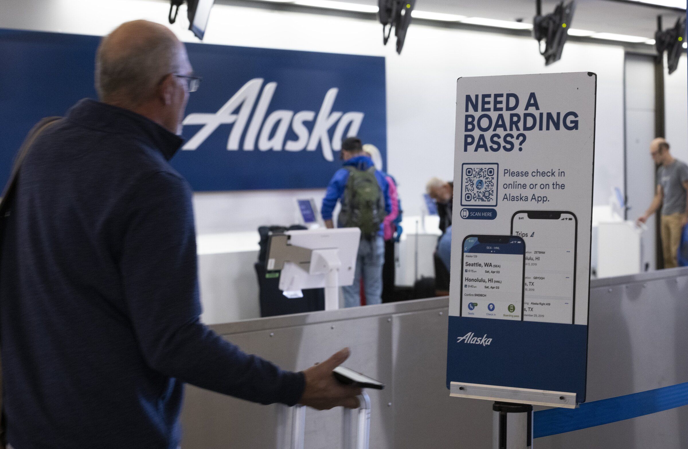 How to Avoid Baggage Fees on Alaska Airlines
