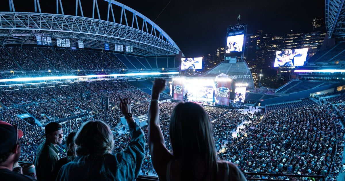 Country legend Strait packs Lumen Field for rare Seattle concert