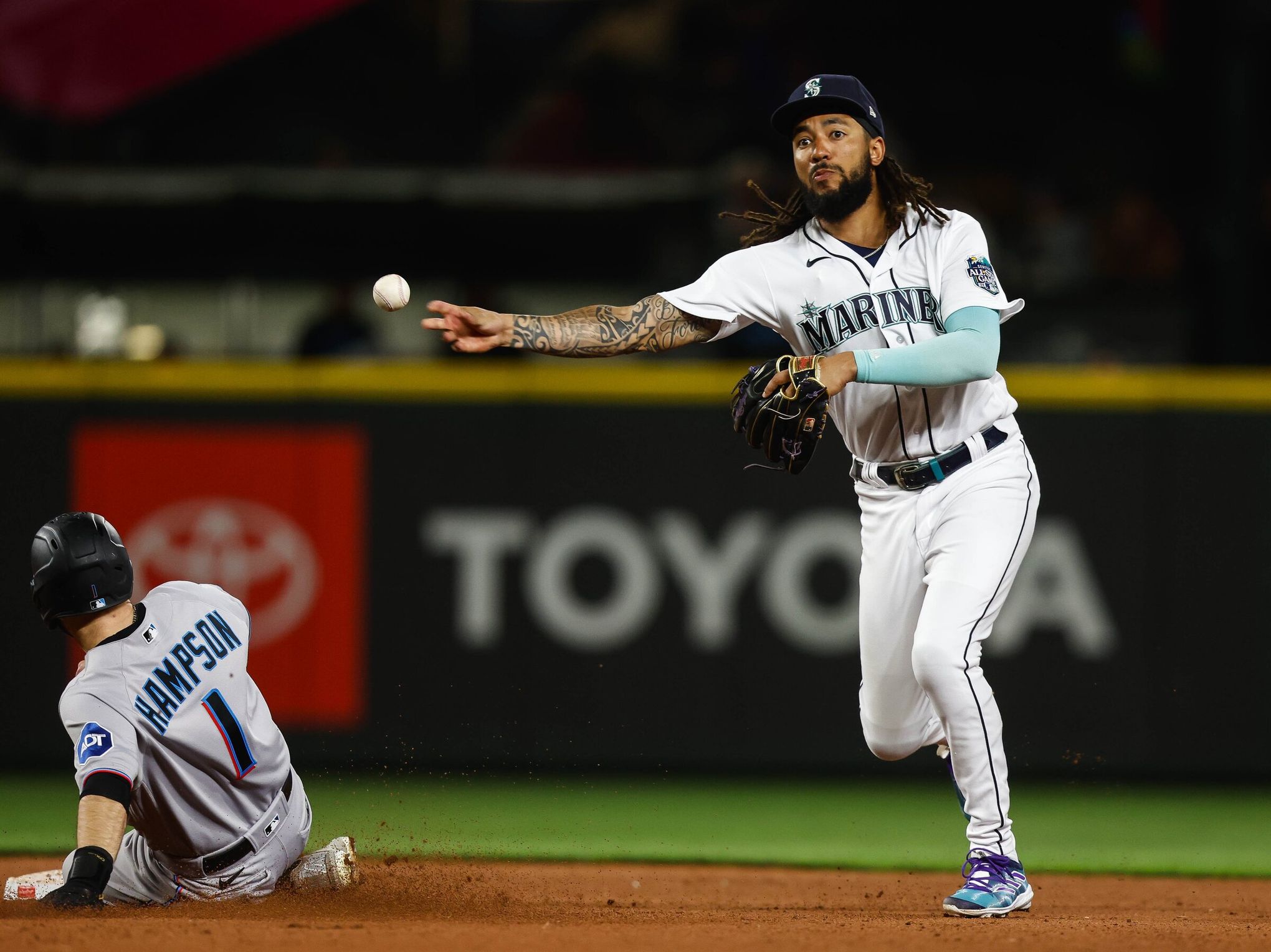 Mariners shortstop J.P. Crawford forced from game after 'weird little  collision