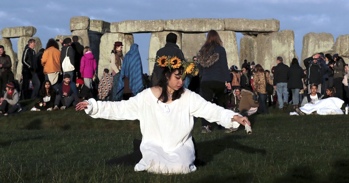 All hail the rising sun! Stonehenge 8,000 visitors for the