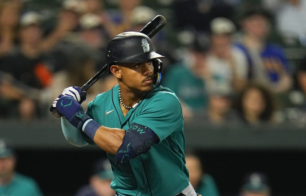 Mariners' bats waste Gilbert's gem in loss to Rangers