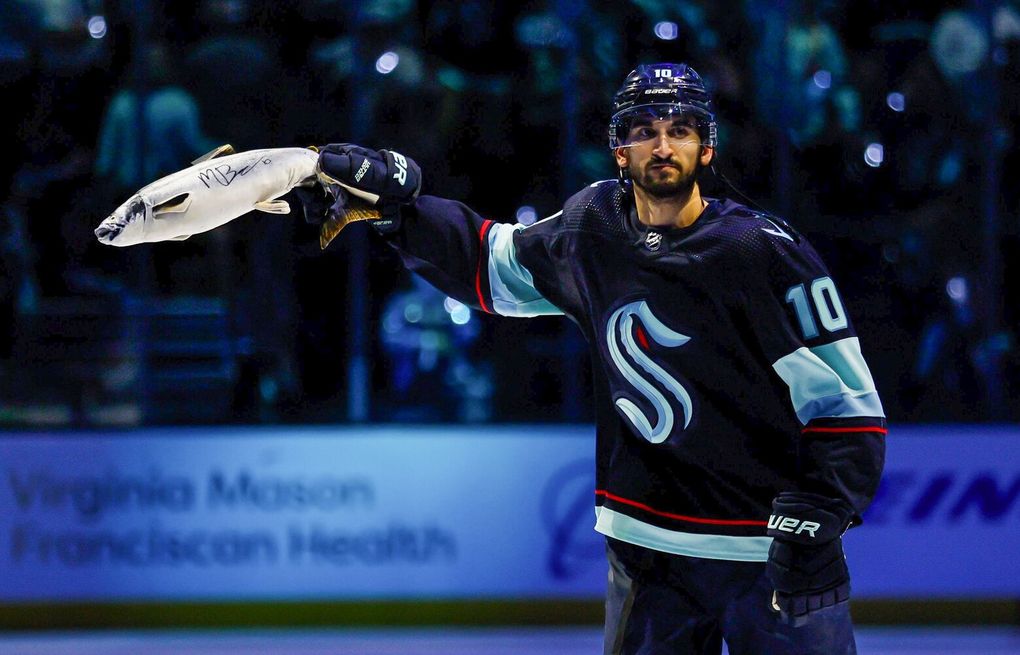 Matty Beniers wins Calder Trophy