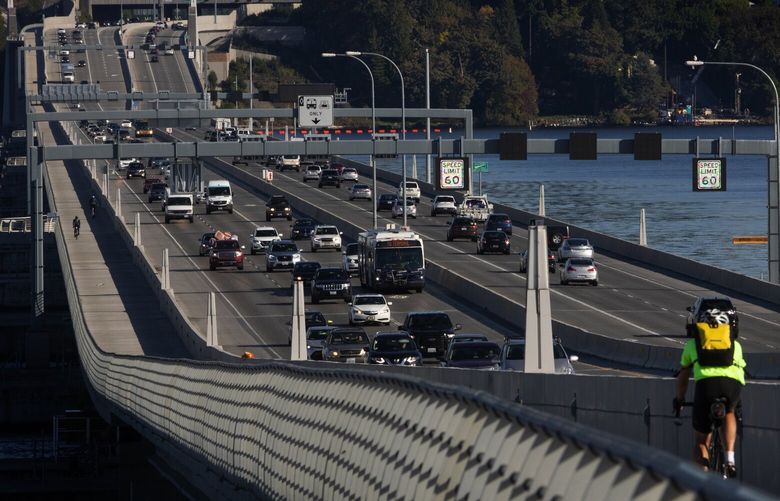 Traffic at left heads westbound on 520 Thursday afternoon, October 10, 2019. Westbound SR 520 will close from 11 p.m. Friday, Oct. 11, to 5 a.m. Monday, Oct. 14, between 92nd Avenue Northeast in Clyde Hill and I-5 in Seattle as crews prepare detours to begin tearing down the old bridge from Montlake to Foster Island and building a new bridge.  211786