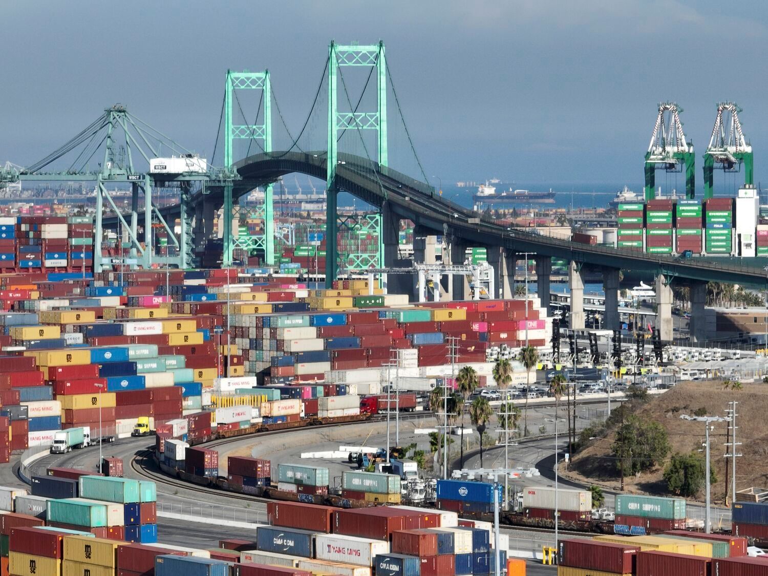 Los Angeles and Long Beach ports shut down as contract talks stall