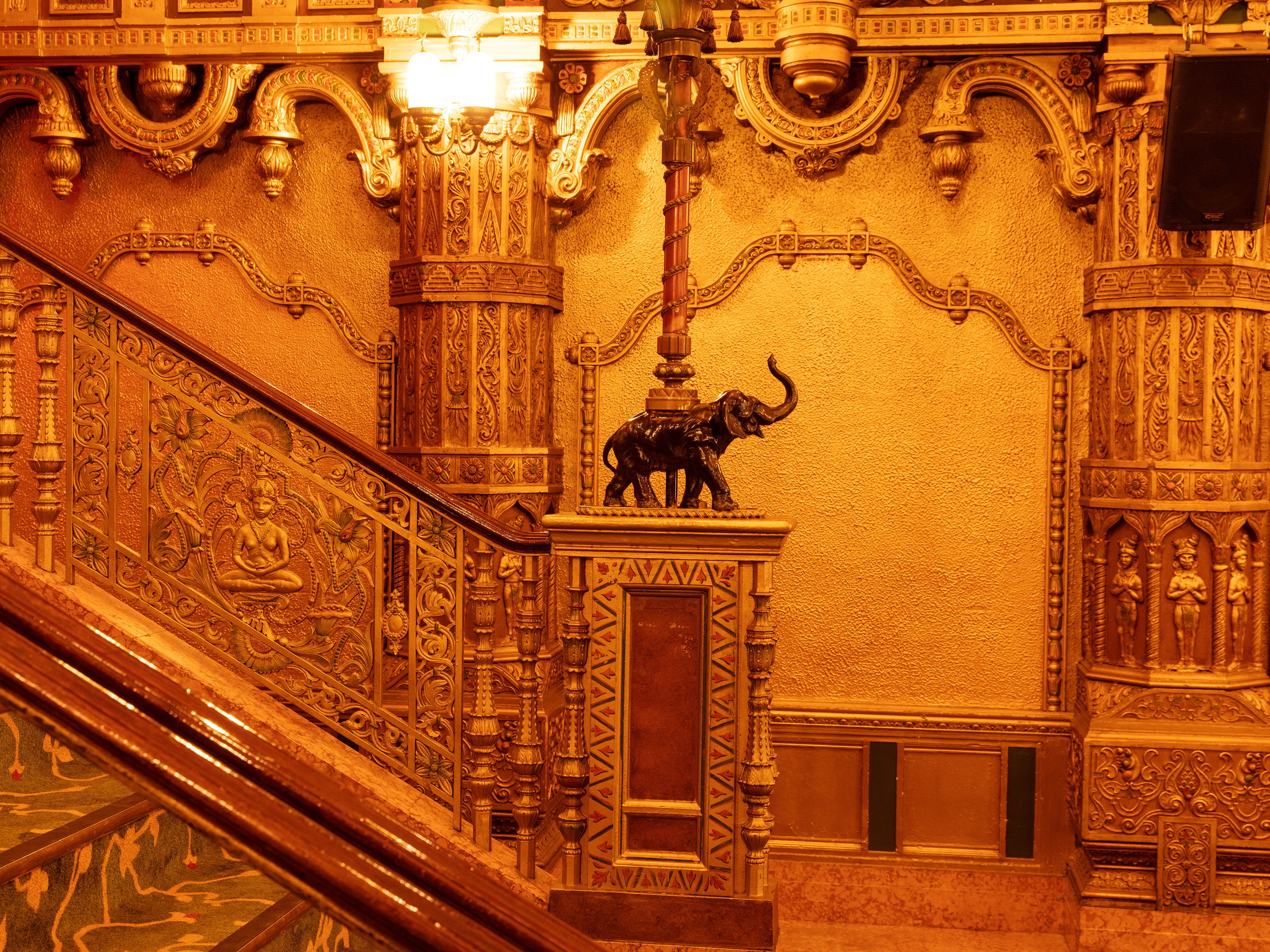 洋書 Dream Palaces of Hollywood's Golden Age Press - Interior Design News - Dream Palaces of Hollywood's