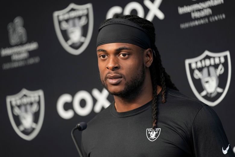 Raiders' Davante Adams Charged for Shoving Photographer - Bloomberg