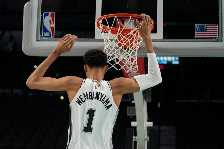 Victor Wembanyama posts photo of himself with Spurs greats Tim Duncan,  David Robinson