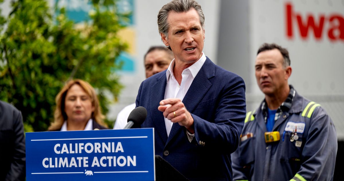 California Gov. Newsom spars with Fox Information host Hannity over Biden, immigration and the economic system California Gov. Newsom spars with Fox Information host Hannity over Biden, immigration and the economic system