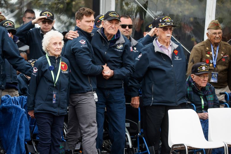 Crowds honor World War II veterans at Normandy D-Day celebrations