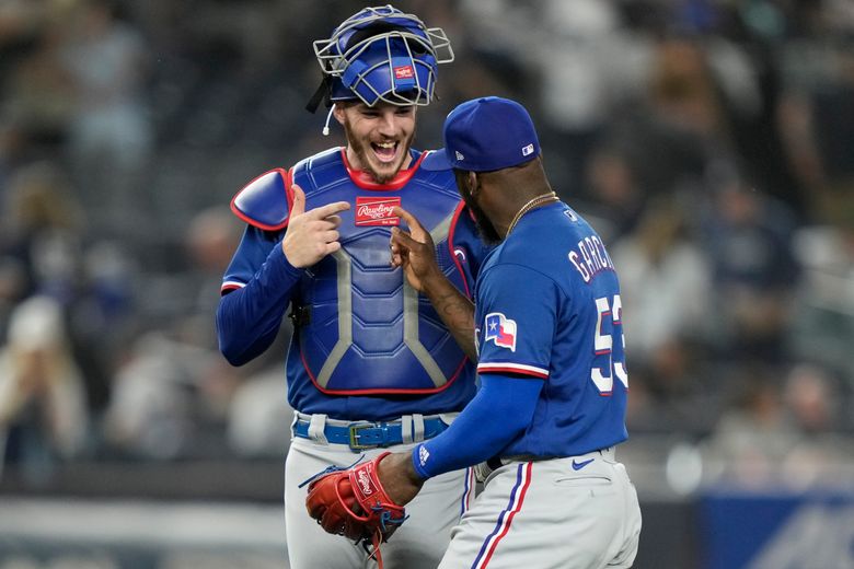 Rangers top Yankees in ballpark finale