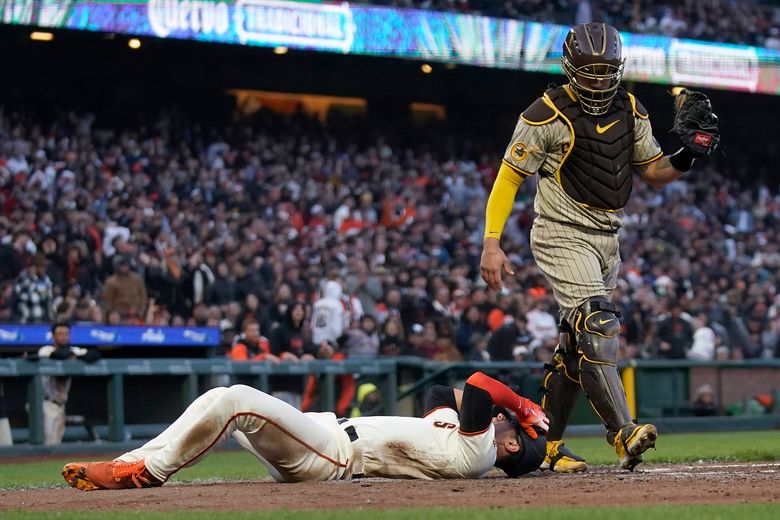 Fans react as San Francisco Giants center fielder Mike Yastrzemski