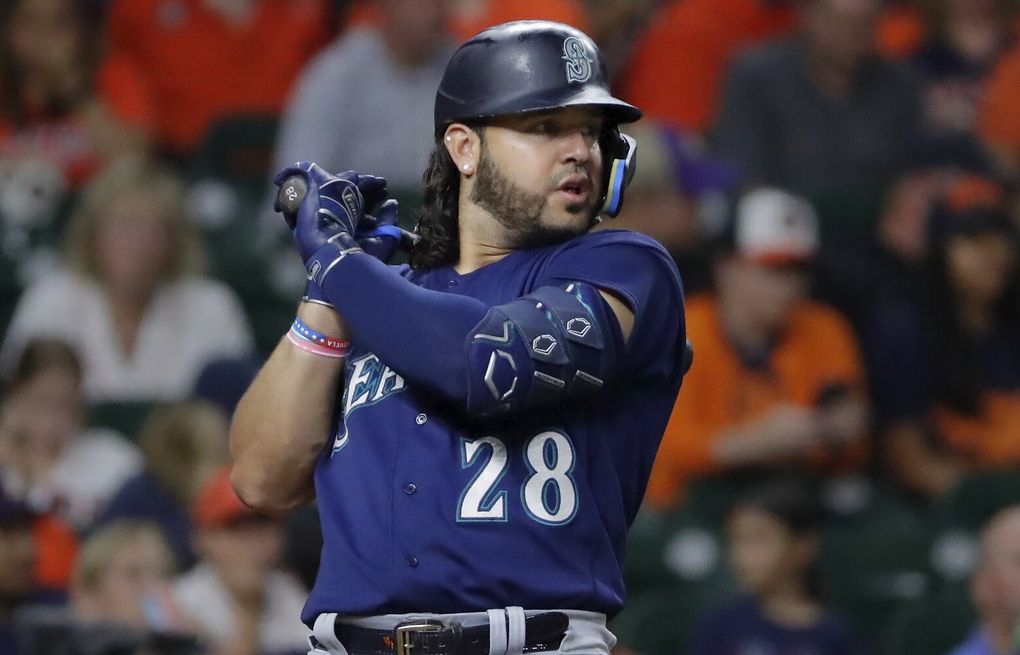 VERY LOUD] As Mariners manager Scott Servais tells his team it won't be  easy against Houston Geno Suarez stares him down repeating WE GOT IT.  BELIEVE IT. I'M READY. : r/baseball