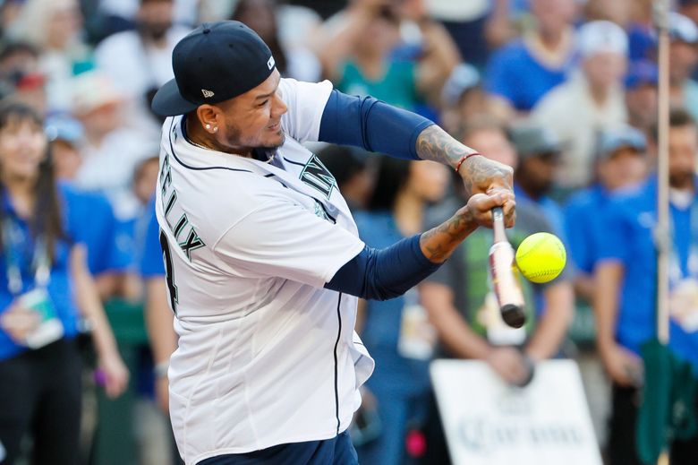 Seattle's king returns: Hernandez leads celebrity team to softball win