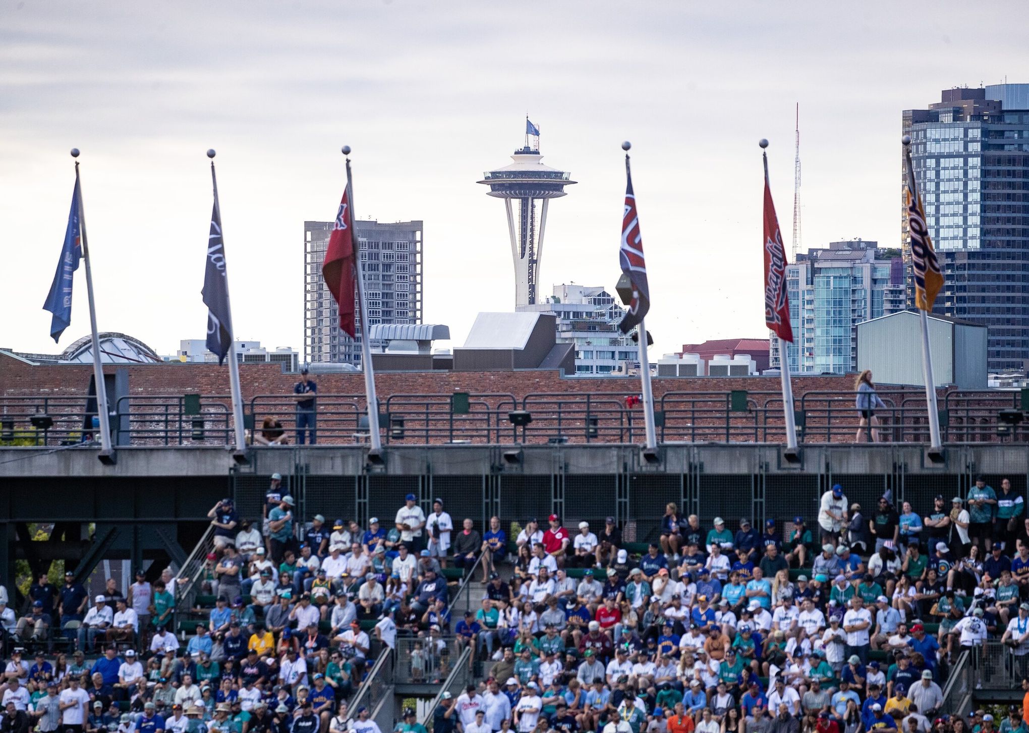 Seattle's king returns: Hernandez leads celebrity team to softball