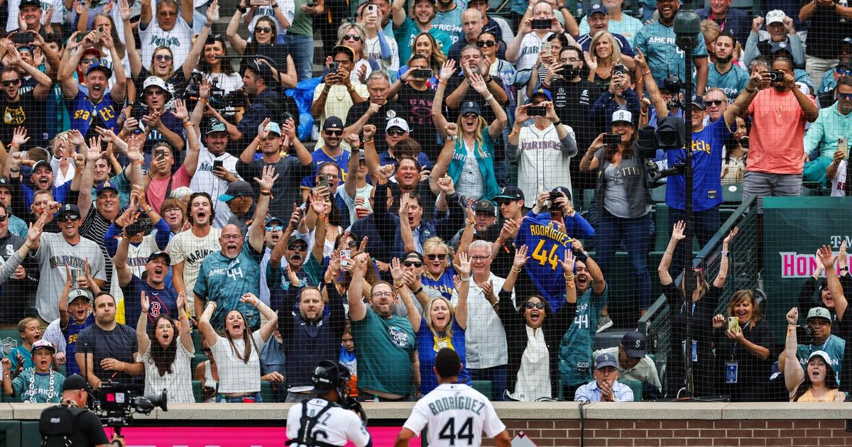 Julio Rodriguez gives T-Mobile Park fans a Home Run Derby