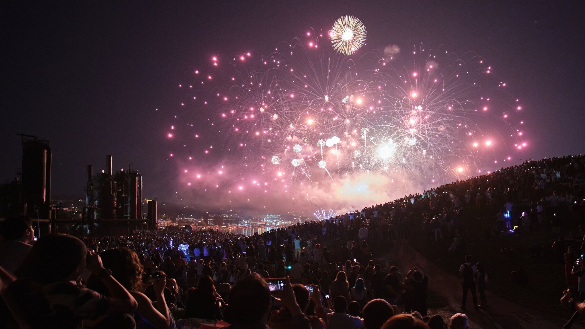 4th of July fireworks over Gas Works Park light up a Seattle summer sky |  The Seattle Times