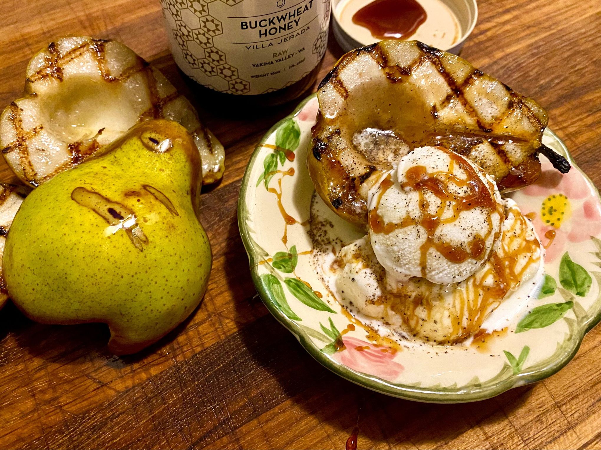 How to Cut a Pear in Half, into Slices, Cubed and Fancy