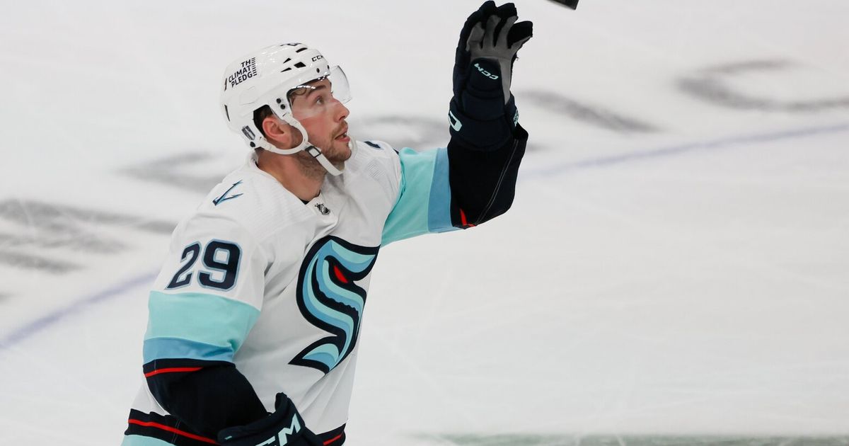 Kraken avoid arbitration hearing with Vince Dunn, sign defenseman to  four-year deal | The Seattle Times