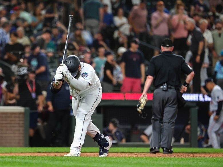 Mariners split series against the Astros, remain in first place by