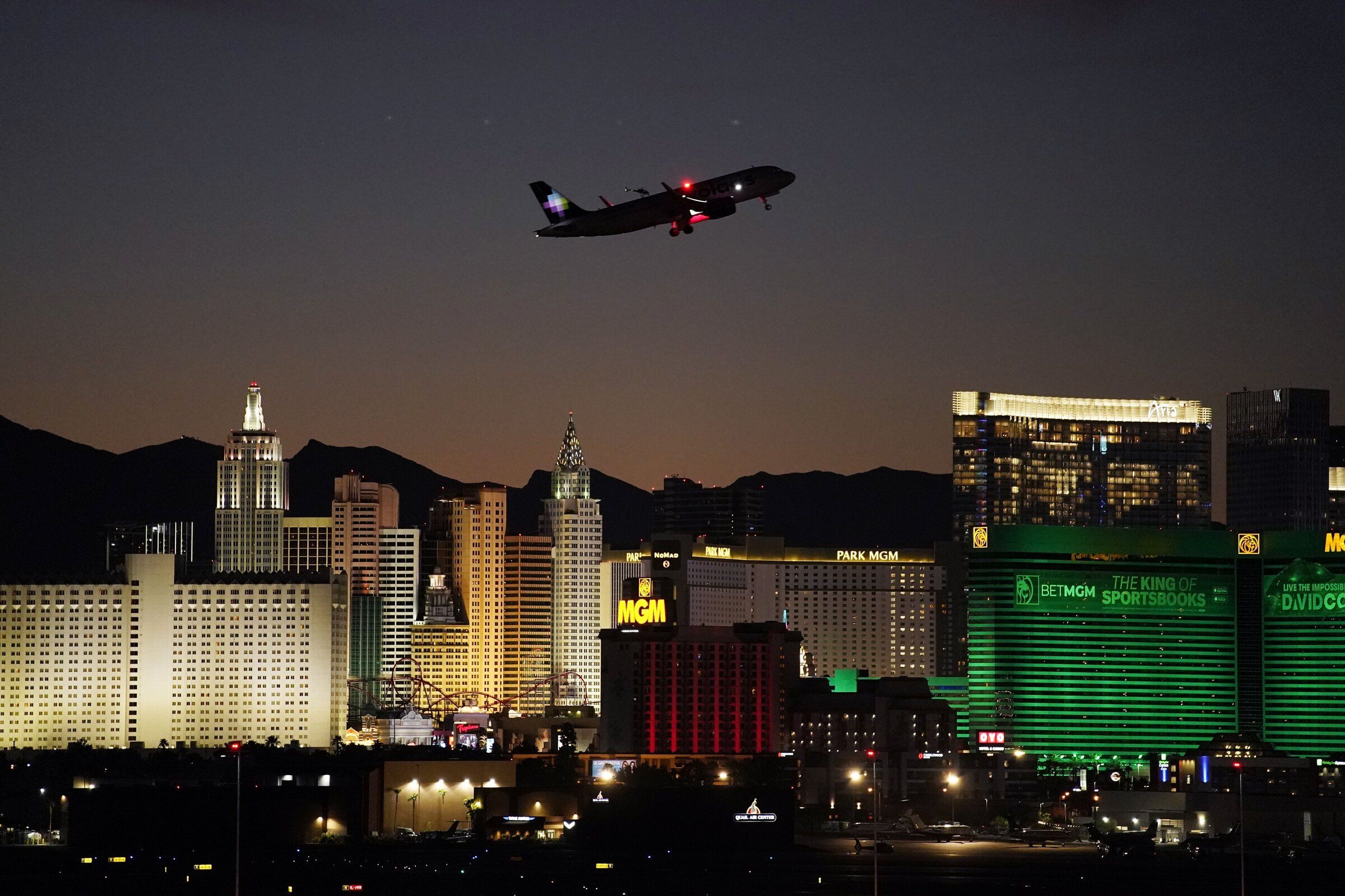 It was over 100 degrees in Las Vegas as Delta airline passengers