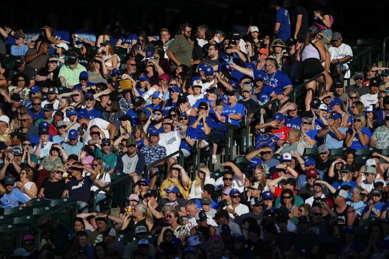 Blue Jays fans might drown out fans in Seattle, but Mariners keep on  winning