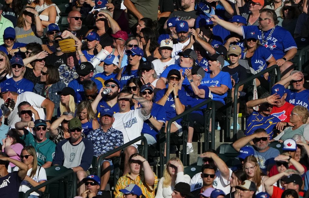 Blue Jays fans might drown out fans in Seattle, but Mariners keep