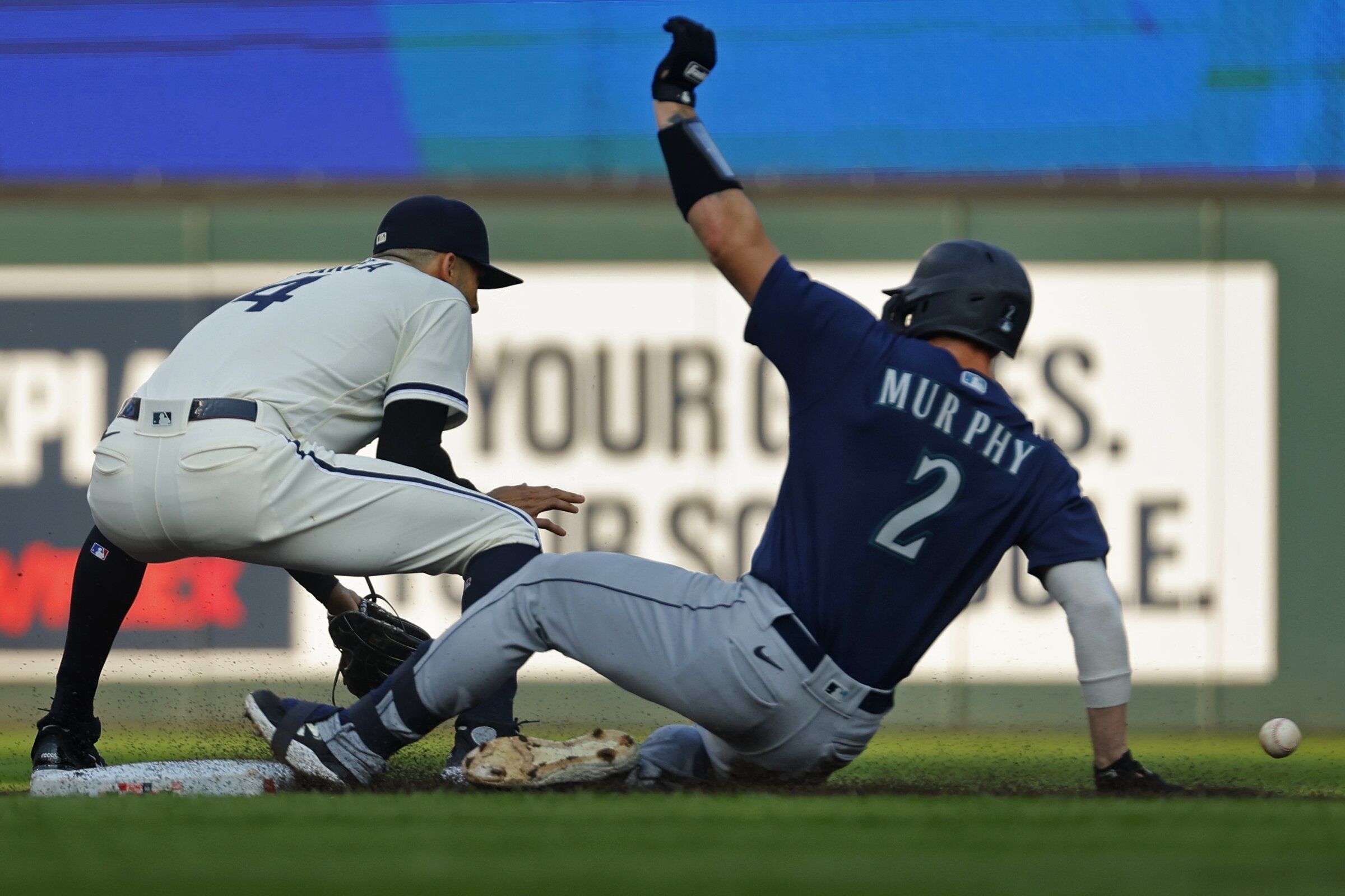 Mariners back to familiar .500 despite Kolten Wong's late-game heroics, Mariners