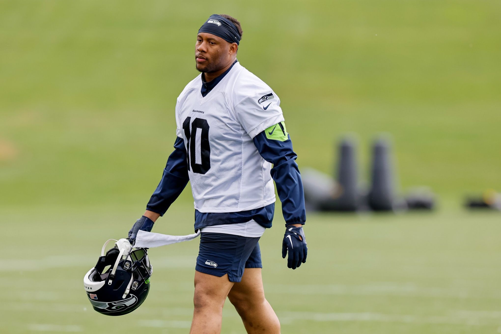 Seahawks signing LB Uchenna Nwosu to three-year extension worth up