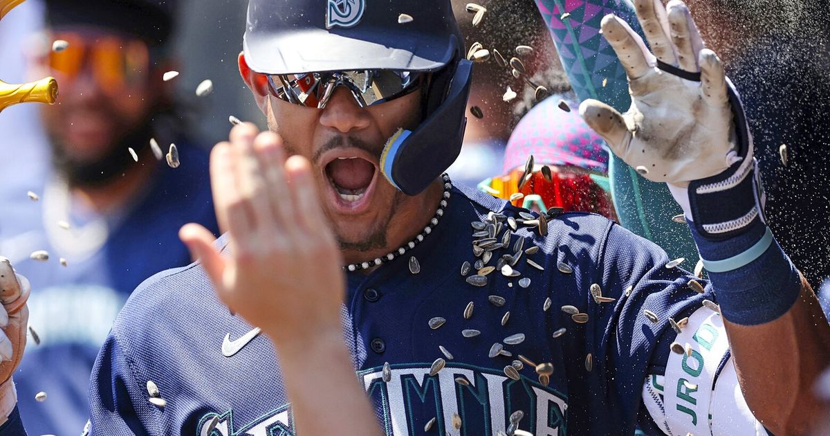 Dylan Moore hits a pair of home runs as Mariners beat Twins