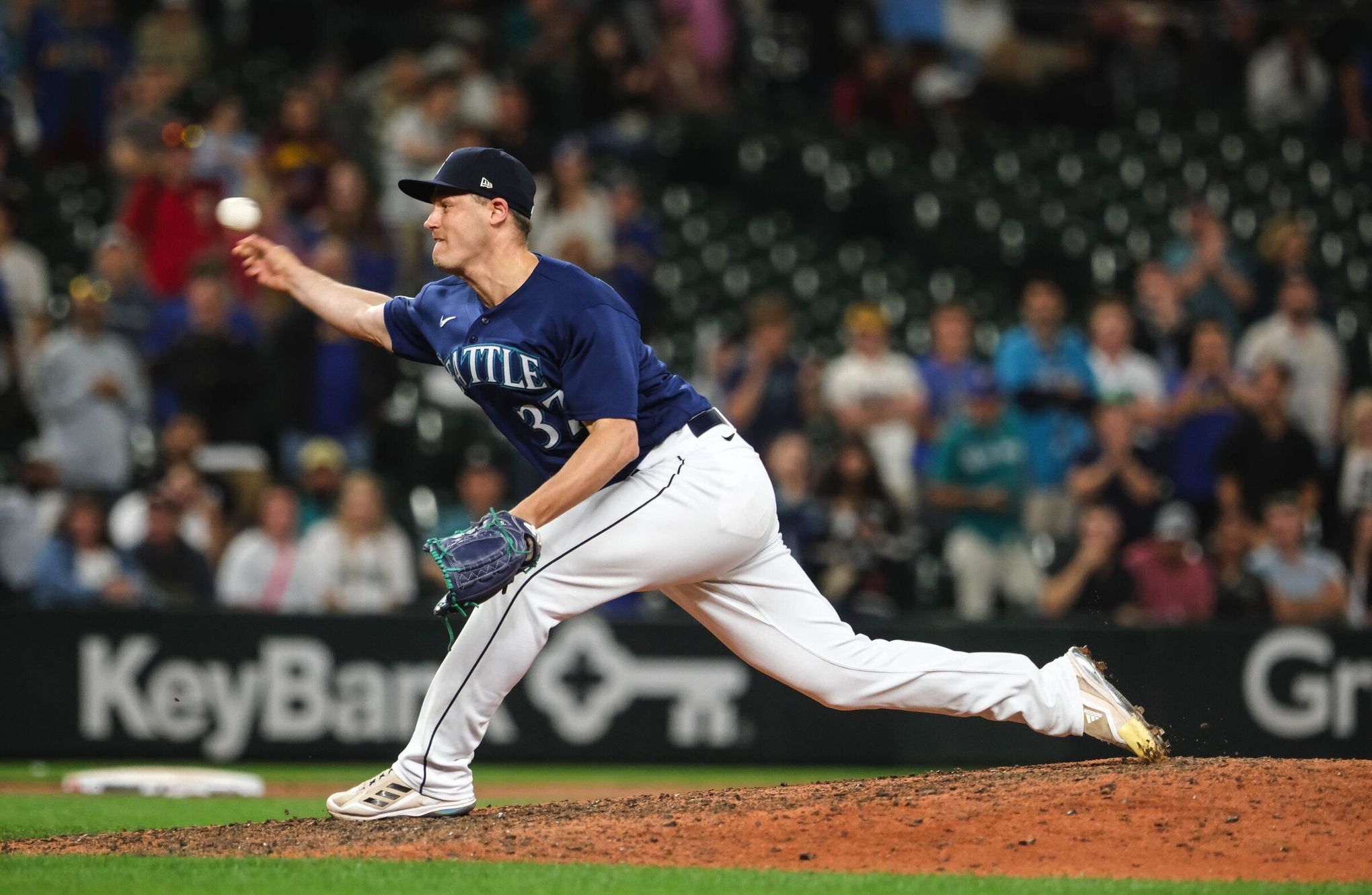 Why was Mariners team store selling Blue Jays merchandise? Players