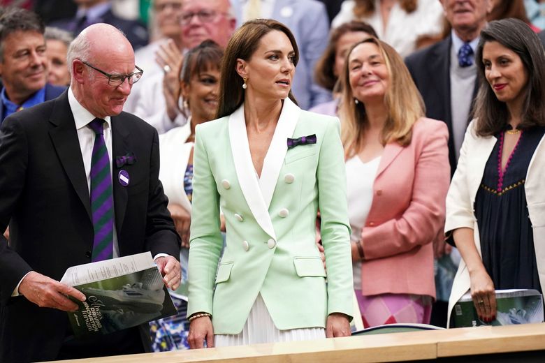 Princess Kate takes her seat in Royal Box at Wimbledon, right next to Roger  Federer