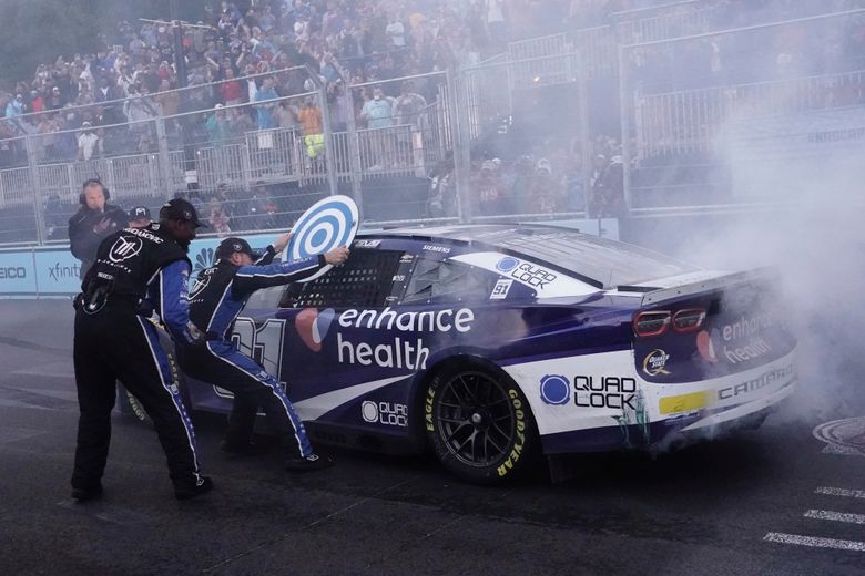 Denny Hamlin wins pole for NASCAR Cup Series' first street race in downtown  Chicago