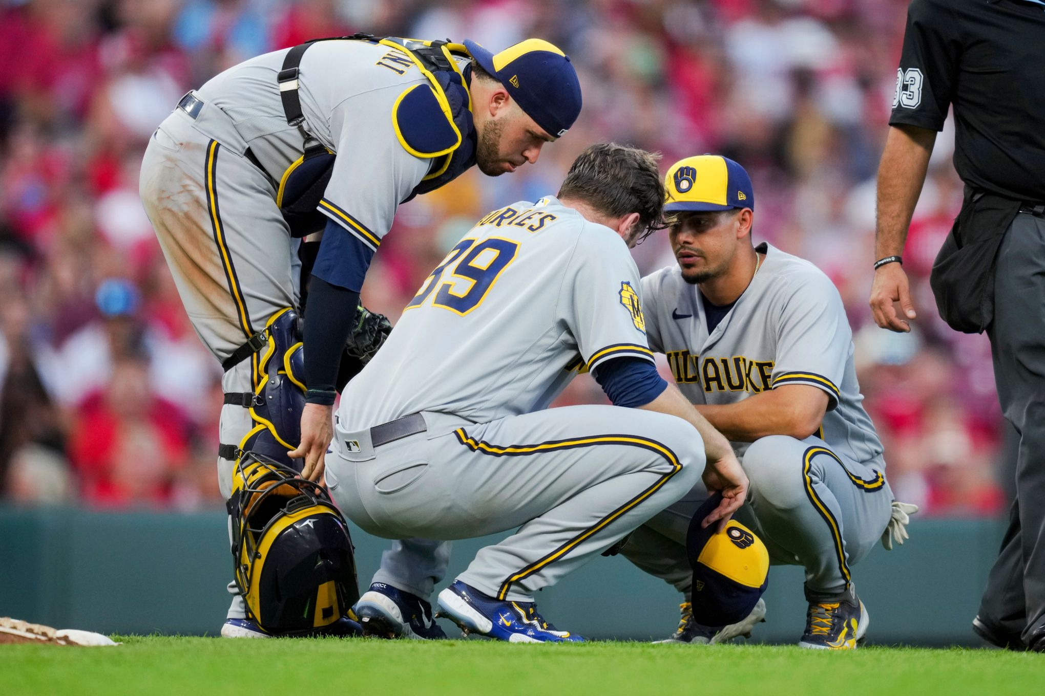 Brewers' Burnes nearly faints in sweltering heat, fans 13 in 1-0