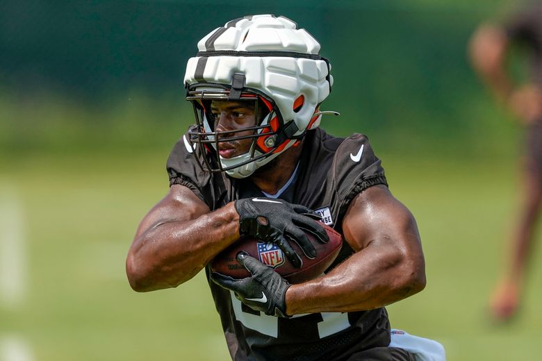 Browns' Nick Chubb among several star running backs to discuss devalued  position on Zoom call