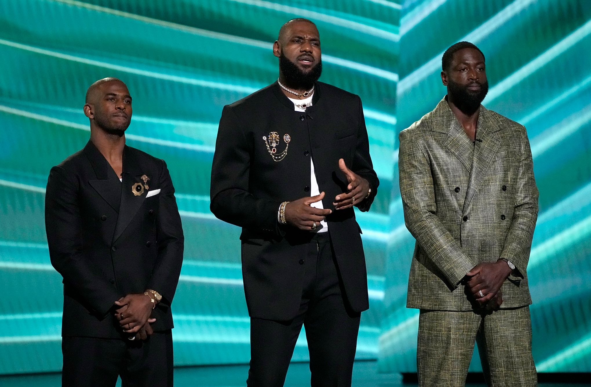 LeBron James will reportedly switch back to No. 6 next season - Silver  Screen and Roll