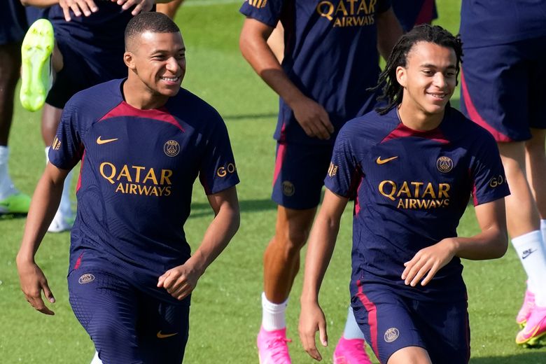 Mbappe happy to let Messi play in his position and become PSG's