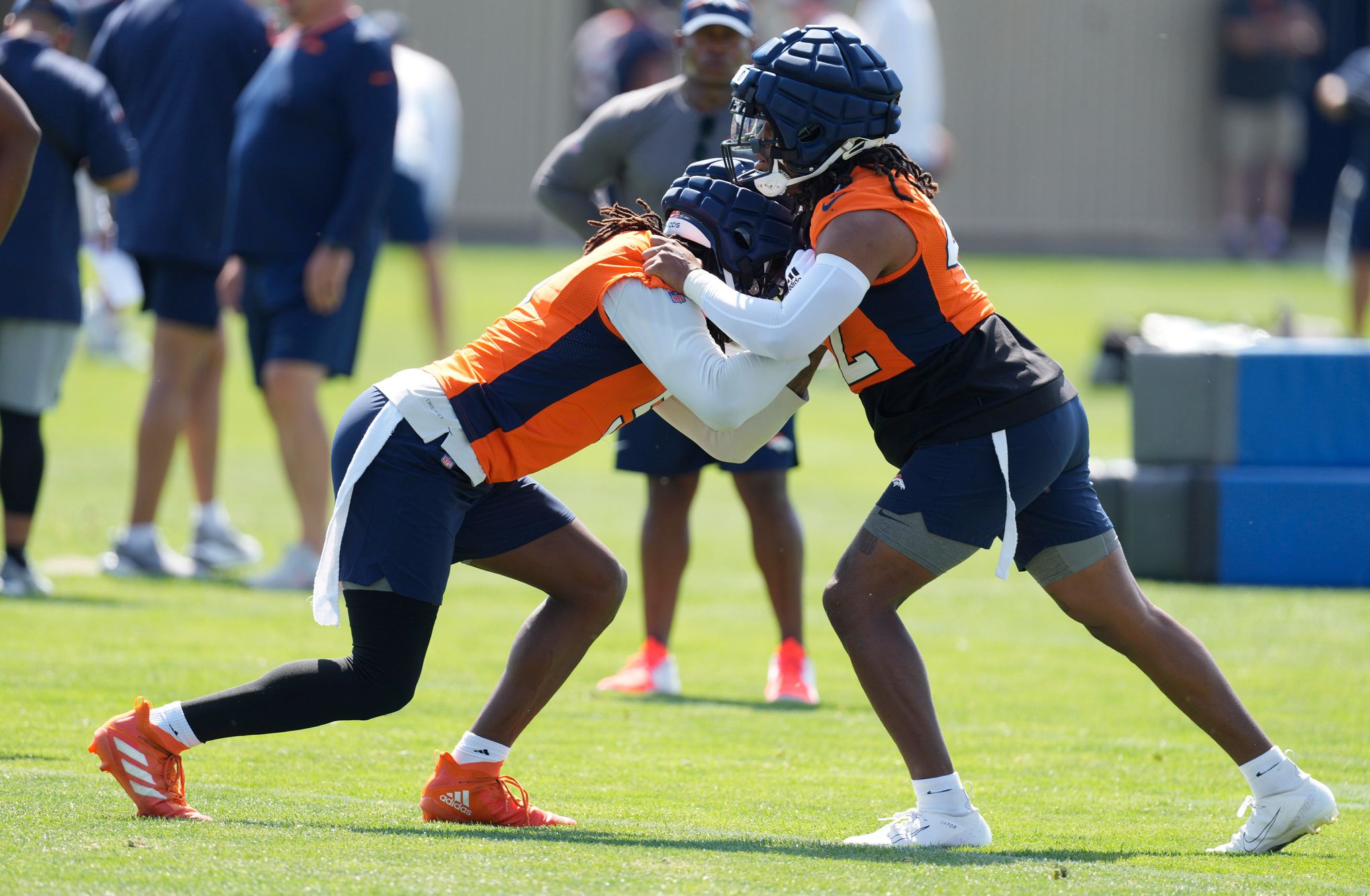 Broncos OLB Baron Browning undergoes knee surgery