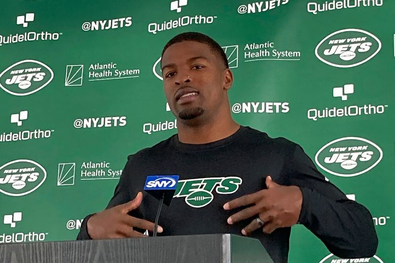 C.J. Uzomah arrives at Jets camp in interesting Zach Wilson T-shirt