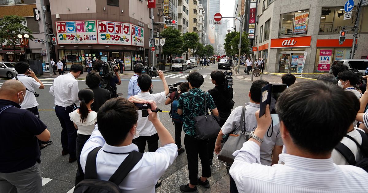 An explosion in a downtown Tokyo building has injured four people ...