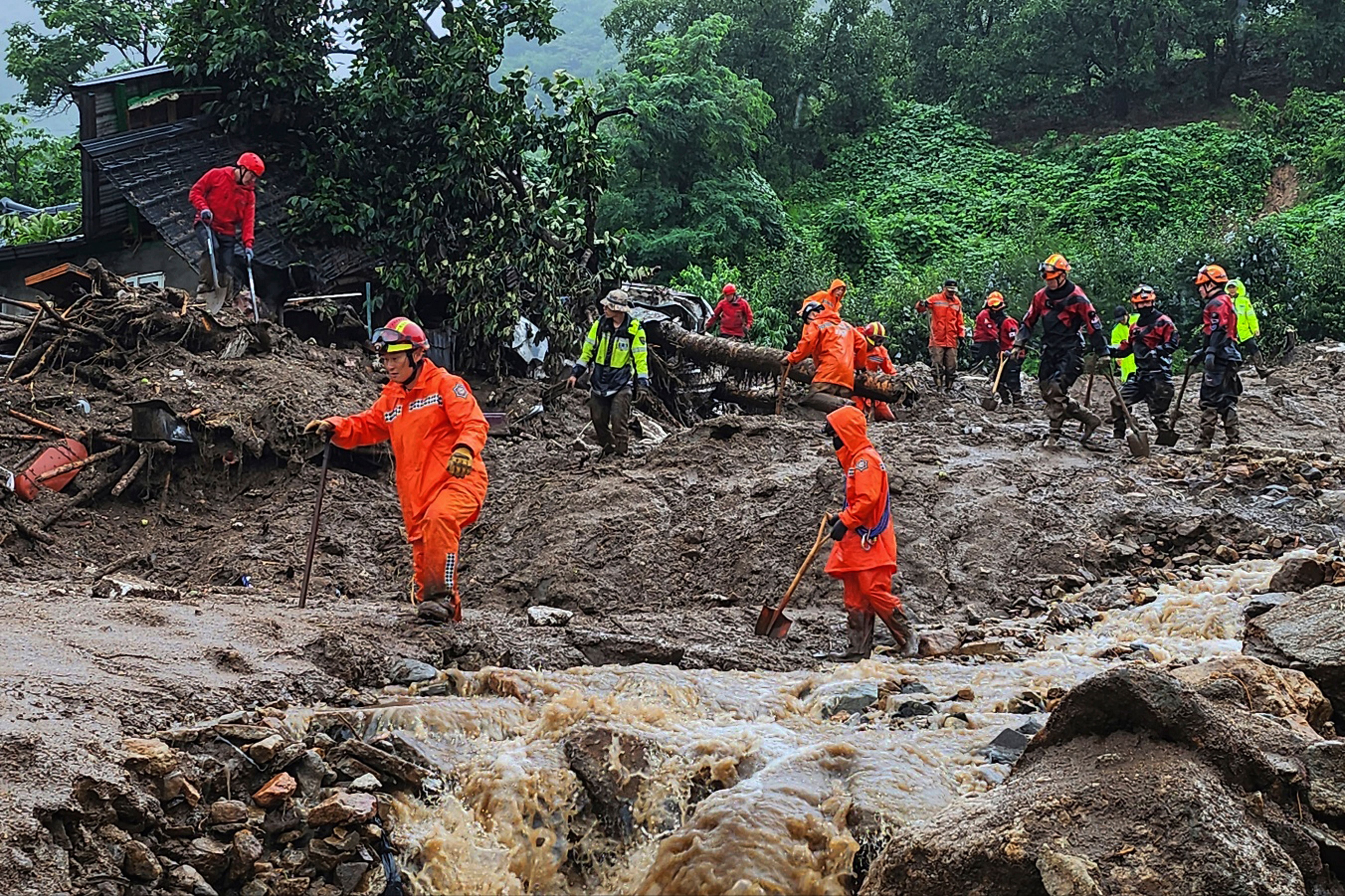 Days Of Torrential Rain In South Korea Leave At Least 26 Dead In ...