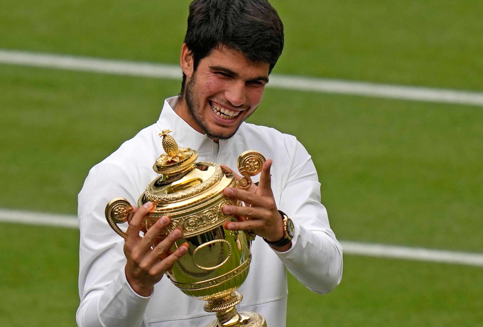 Carlos Alcaraz ends Novak Djokovic's long Wimbledon reign in 5-set