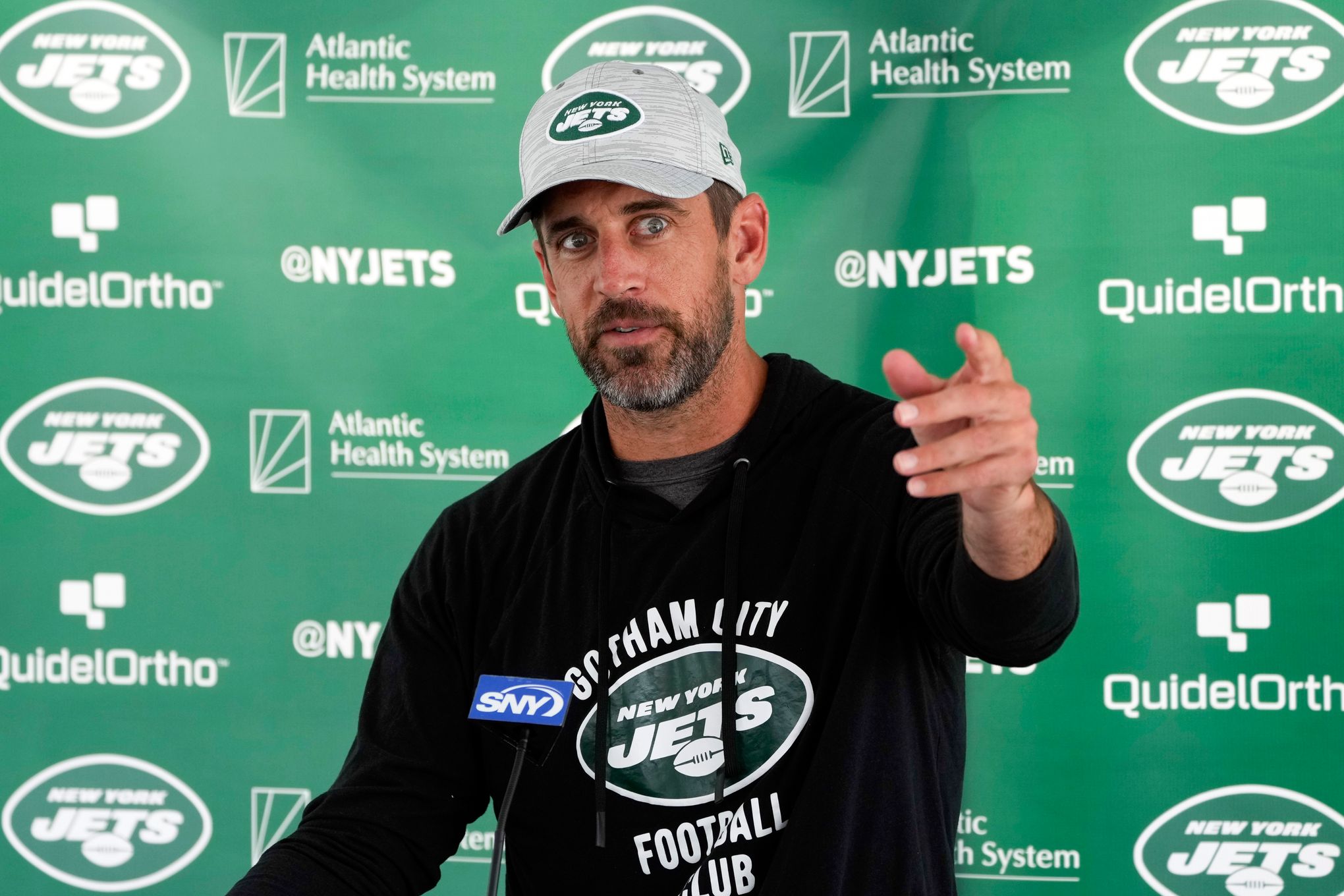 New York Jets Quarterback Aaron Rodgers Merchandise Booms Ahead of Debut -  Bloomberg