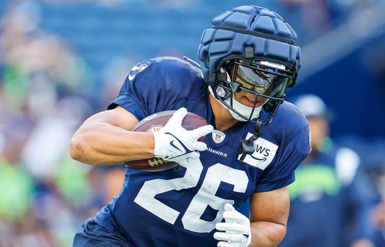 Running back Zach Charbonnet warms up for Friday’s mock game. 224618