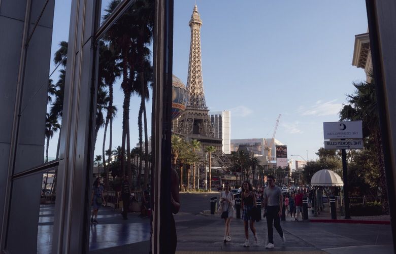 Eiffel Tower - Las Vegas - Architecture Photos - A LEFT-EYED VIEW